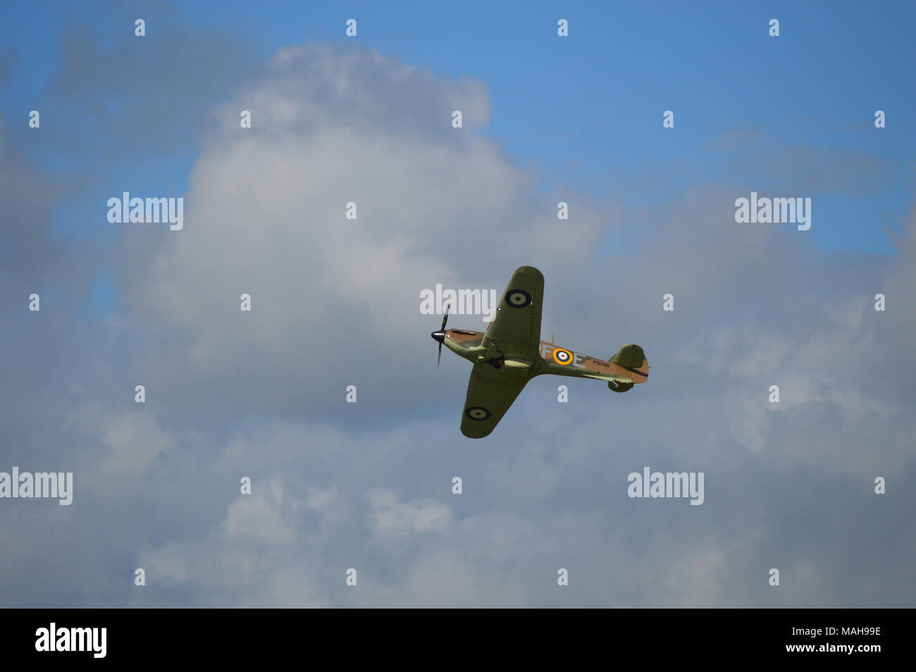 Settantacinquesimo Battaglia di Bretagna anniversario flypast su Goodwood nel West Sussex, in Inghilterra. Foto Stock