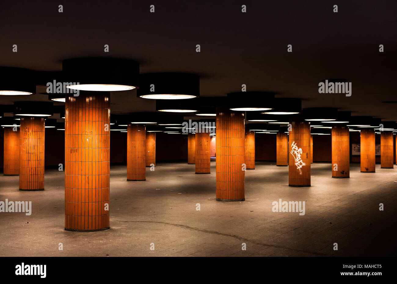 Passaggio sotterraneo al ICC Berlin. Foto Stock