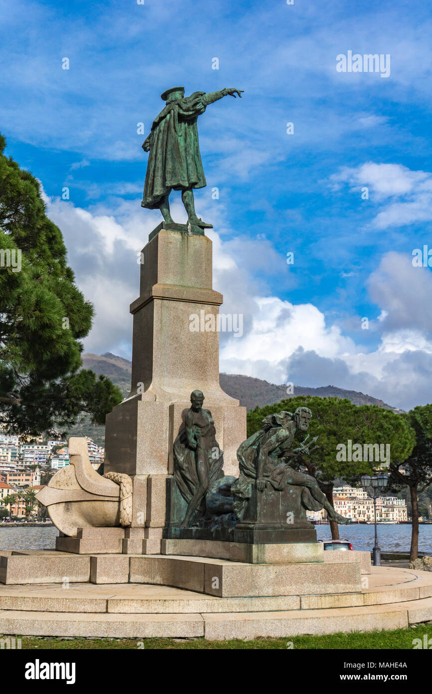 Vista al monumento a Cristoforo Colombo a Rapallo, Italia Foto Stock