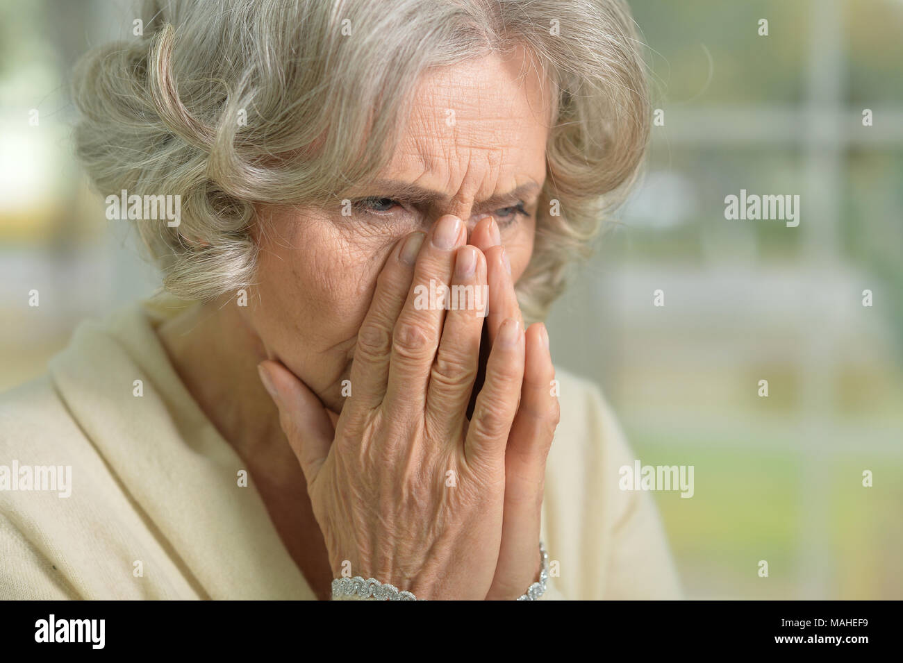 Ritratto di triste donna senior Foto Stock