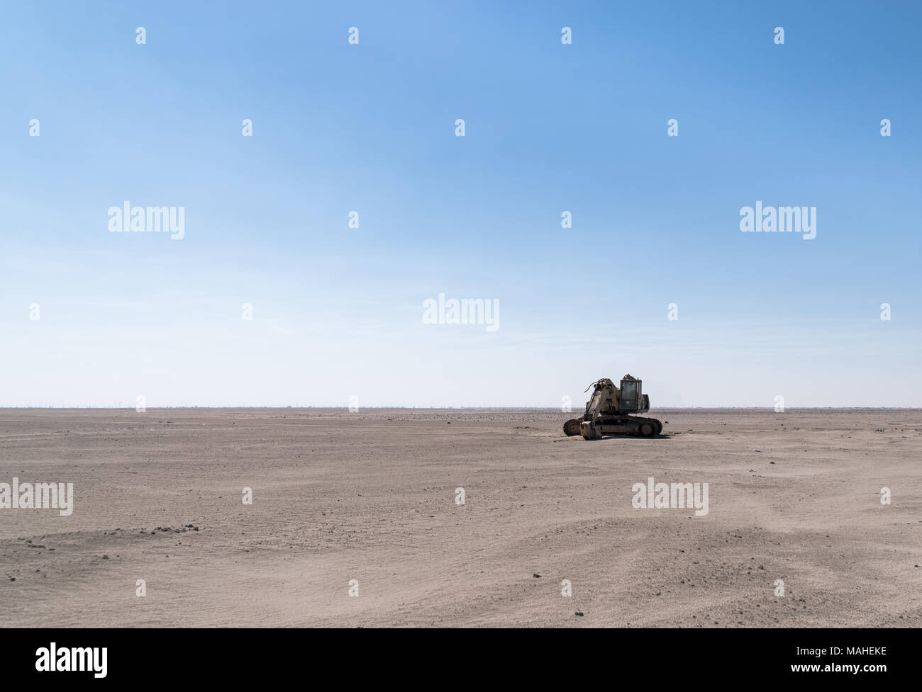 Dubai Desert sito in costruzione con bulldozer Foto Stock