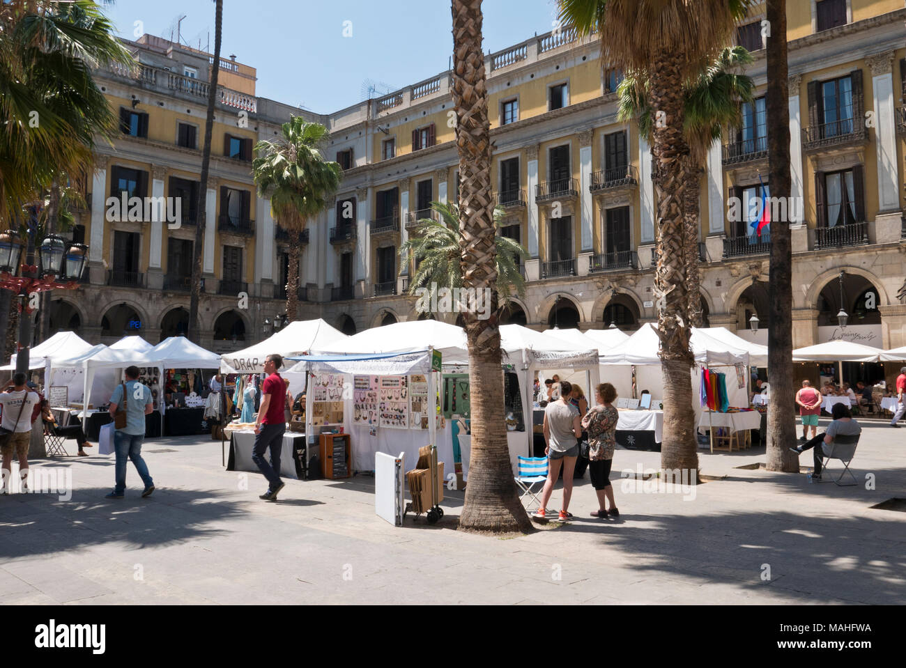 La Plaça Reial è un quadrato nel Barri Gòtic di Barcellona, in Catalogna, Spagna Foto Stock