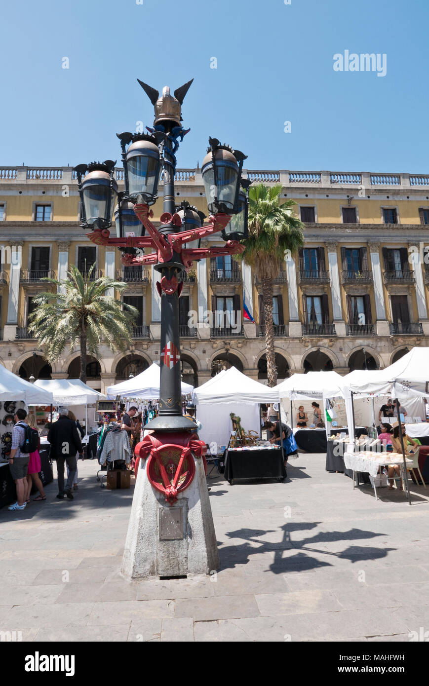 Antoni Gaudi lampione in Placa Reial, Barcelona, Spagna. Foto Stock