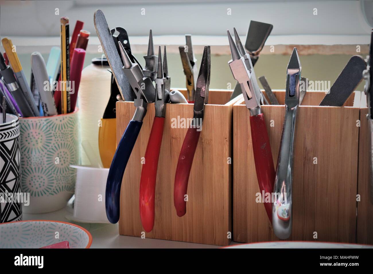 Una selezione di strumenti utilizzati in gioielleria Foto Stock