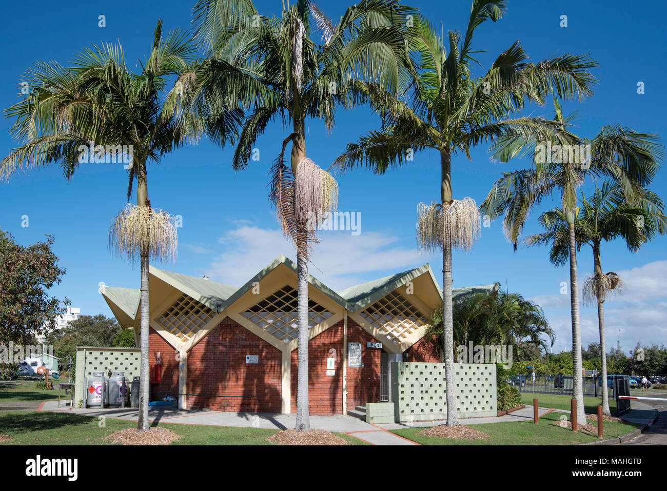 Le amenità edificio a Forster Caravan Park. Forse un esempio di doo wop o Googie architettura ma certamente parte della metà del secolo il Modernismo Foto Stock