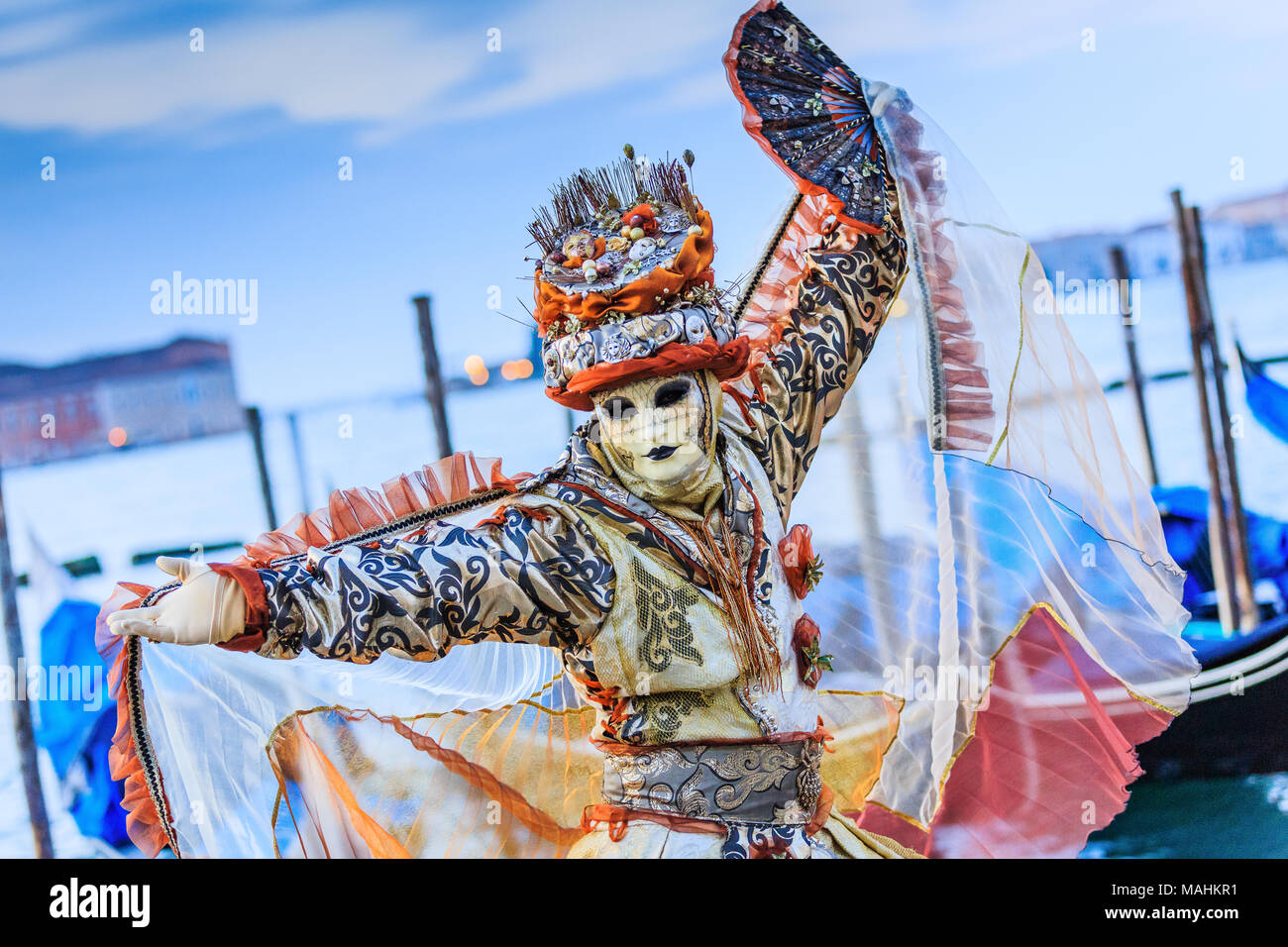 Venezia, Italia. Il carnevale di Venezia, bella maschera in Piazza San Marco. Foto Stock