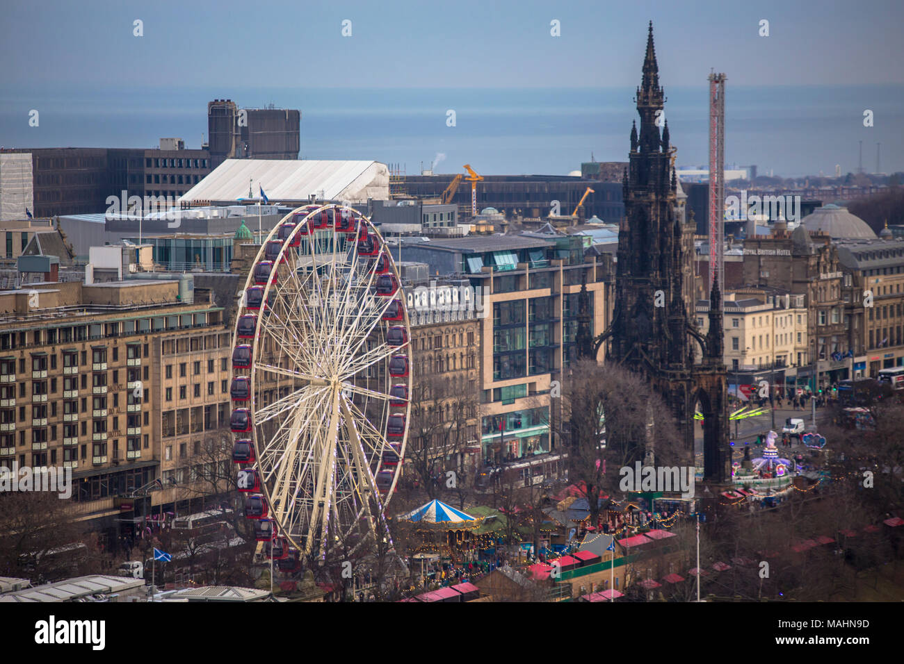 Edinbrugh skyline della città come vista dal Castello Edinbrugh, Scotland Regno Unito Foto Stock