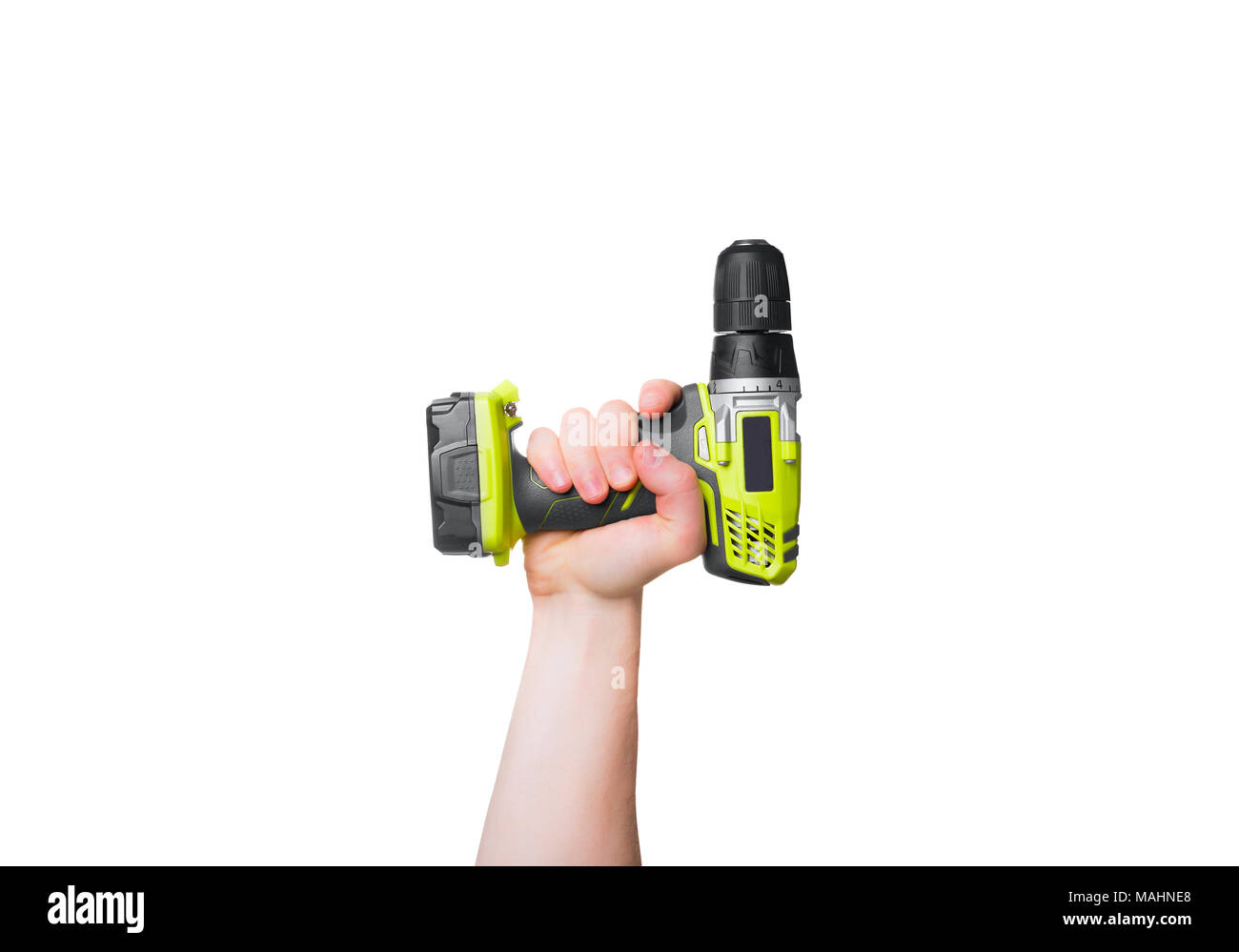 Giallo luminoso giraviti sollevata in un maschio di mano su uno sfondo bianco. Mano che tiene un strumento di costruzione. Foto Stock