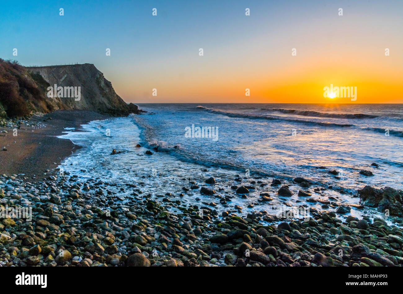 Woody Bay Sunrise. Sunrise in una piccola baia di St Lawrence, vicino a Ventnor, Isola di Wight Foto Stock