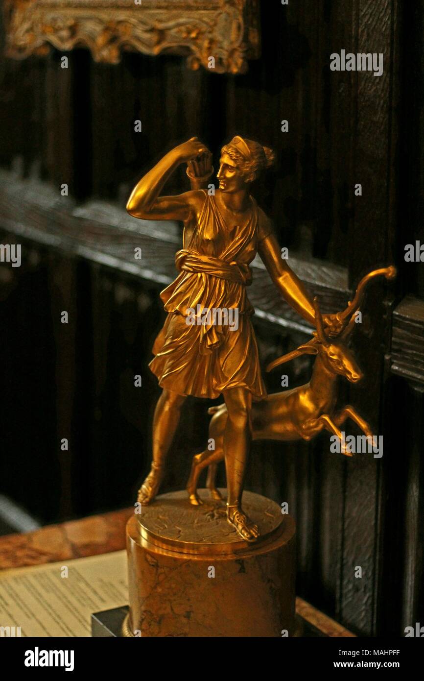 Arte grecoromano figura Diana dea della caccia, moon,e la natura nella mitologia romana Arte grecoromano figura Diana dea della caccia, moon,e la natura nella mitologia romana