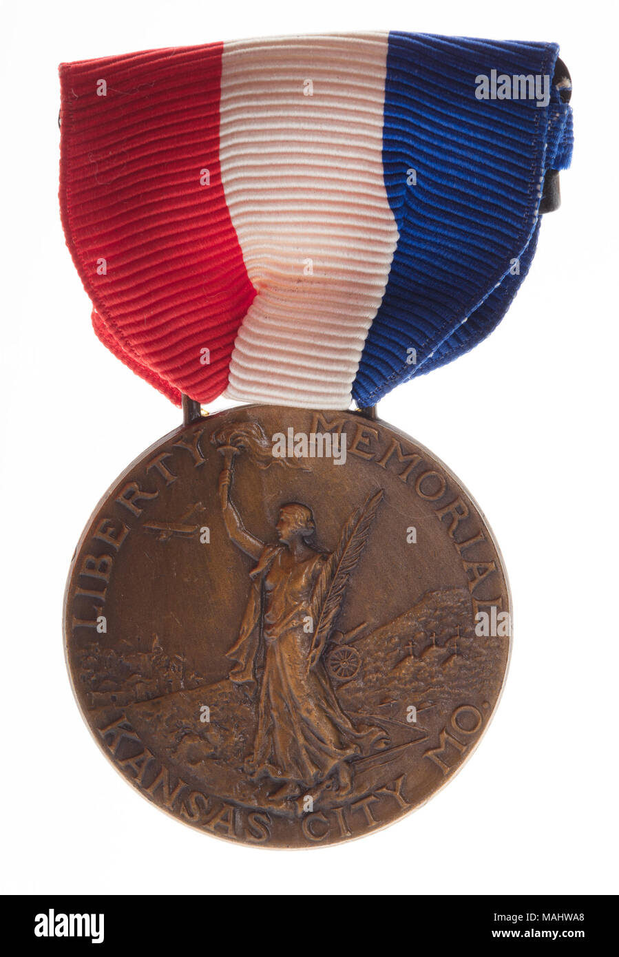 Medaglia commemorativa del 1 novembre 1921 la dedizione della I Guerra Mondiale Memorial a Kansas City. Questa medaglia viene dal precedente 1921 innovativo dedizione, il memoriale non è stata completata e formalmente dedicato fino al 1926. Titolo: medaglia commemorativa dal 1921 Sito dedizione per la I Guerra Mondiale, Liberty Memorial a Kansas City . 1921. Whitehead e Hoag Company, Newark, NJ Foto Stock