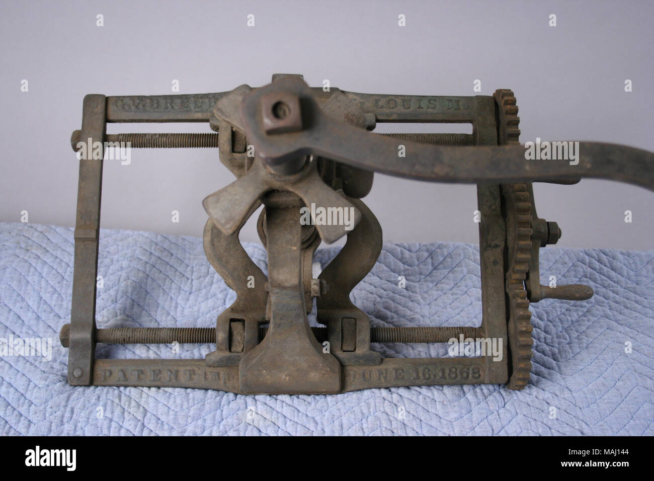 Ghisa wheelwright mozzo della morsa brevettato da G.V. Brecht, St. Louis Titolo: Wheelwright mozzo della fascetta . circa nel 1870. Foto Stock