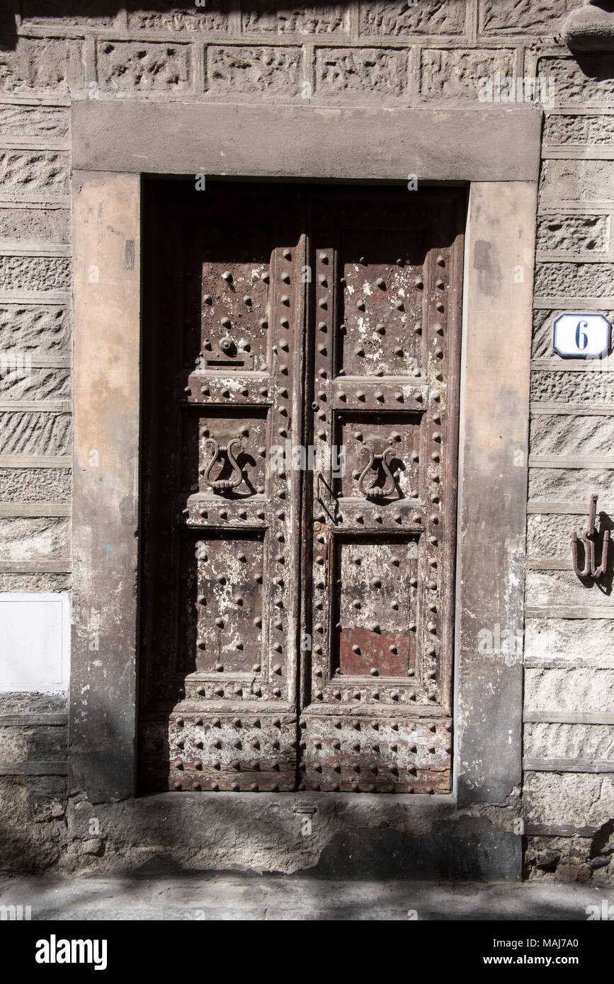 Porta Medioevale con Graffiti, Firenze, Italia Foto Stock