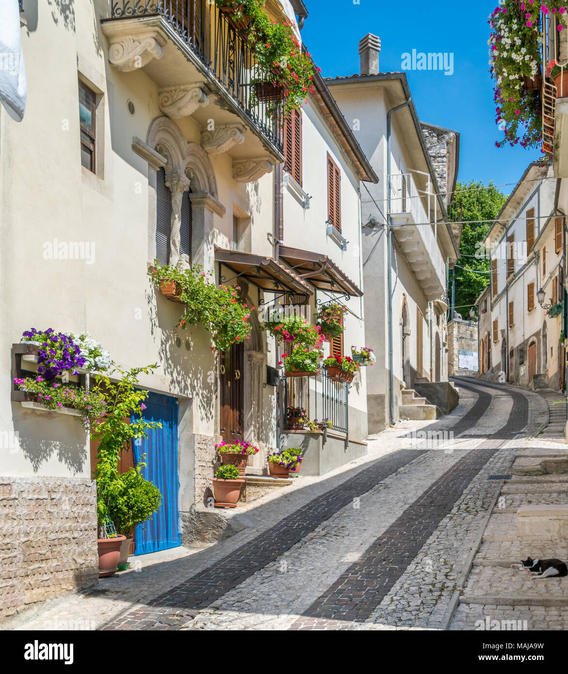 Vista panoramica a Caramanico Terme, comune in provincia di Pescara nella regione Abruzzo d'Italia. Foto Stock