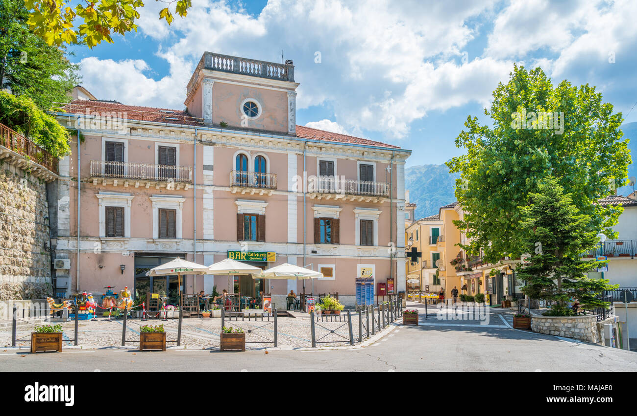 Vista panoramica a Caramanico Terme, comune in provincia di Pescara nella regione Abruzzo d'Italia. Foto Stock