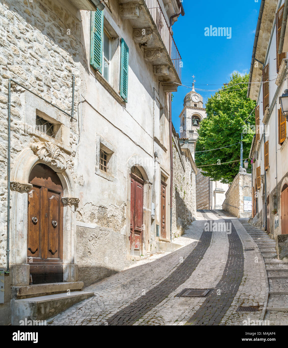 Vista panoramica a Caramanico Terme, comune in provincia di Pescara nella regione Abruzzo d'Italia. Foto Stock