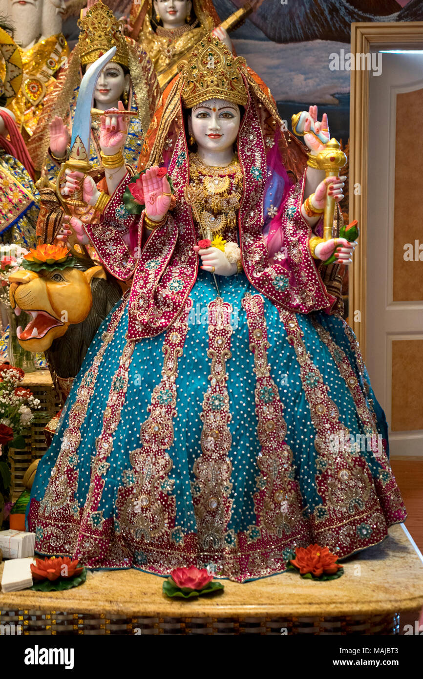 Una statua di Durga, il guerriero Dea al Tulsi Mandir Tempio di South Richmond Hill, Queens, a New York. Foto Stock