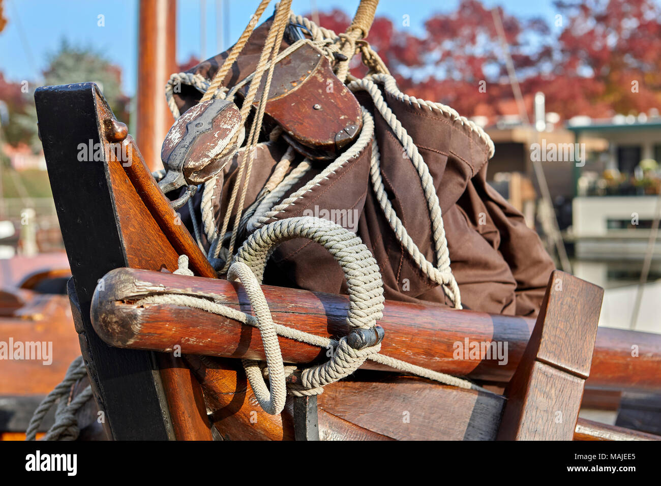 Immagine astratta della vela olandese Tjalk ad Amsterdam, nei Paesi Bassi, Olanda Foto Stock