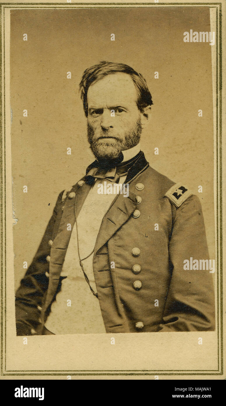 Mezza lunghezza Ritratto di un uomo in uniforme. Disheveled aspetto. 'Maj. Gen. W. T. Sherman, 1863' (manoscritte sotto immagine sul foglio di album) Titolo: William T. Sherman, maggiore generale (unione). . 1863. E. E H.T. Anthony, New York Foto Stock