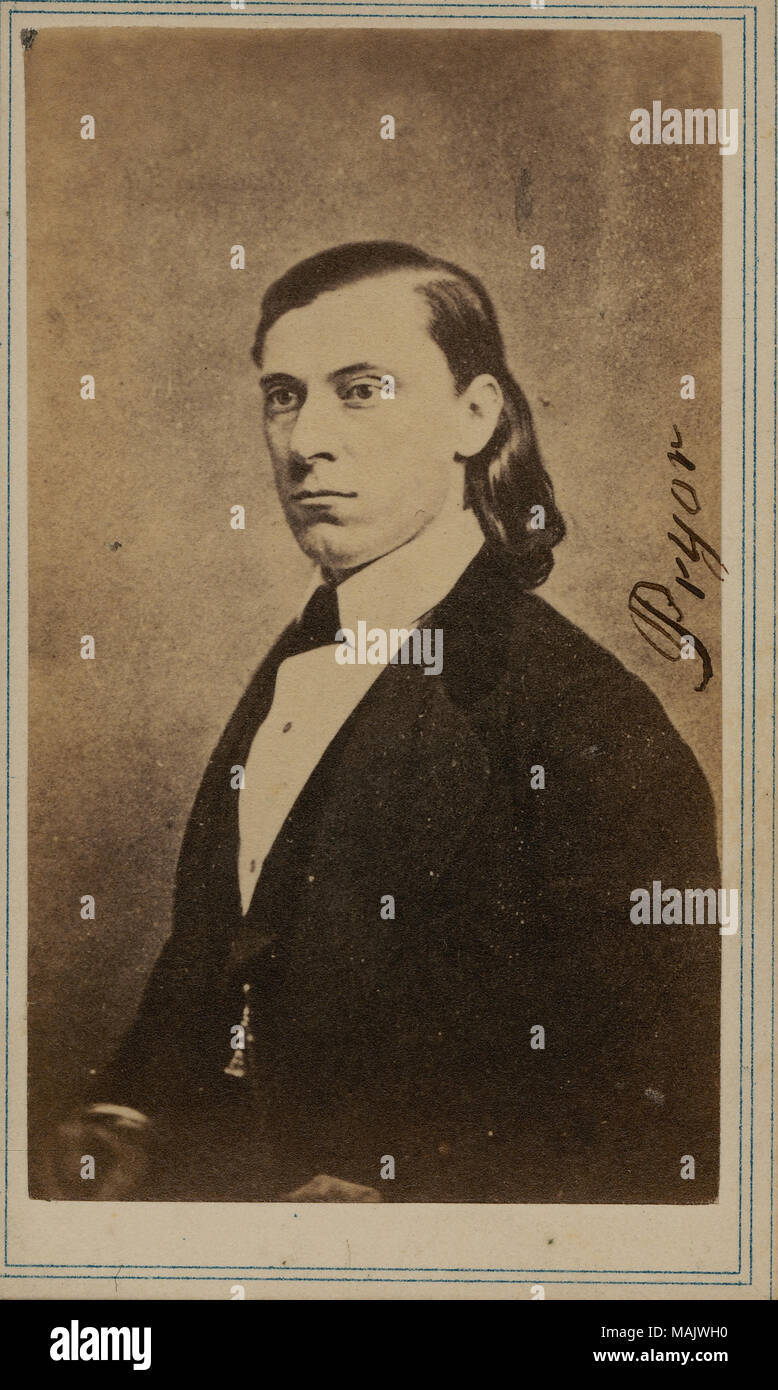 A mezza lunghezza Ritratto di un uomo in abiti civili. "Pryor' (scritta verticalmente su immagine). "Pryor dono: la sig.ra John Dorsey Ewing Stockton, Cal." (scritta sul lato inverso). Titolo: Pryor. . Tra il 1861 e il 1865. Foto Stock