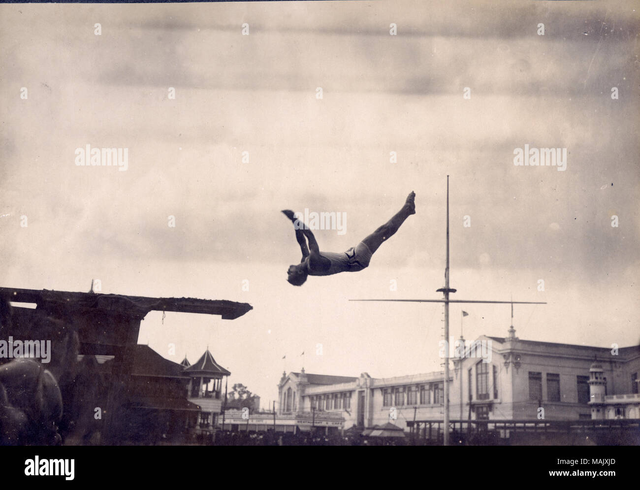 Titolo: Alfred Braunschweiger della Germania. Il quarto posto di fantasia per il Diving Concorrenza al 1904 Olimpiadi. . 1904. Jessie Tarbox Beals Foto Stock