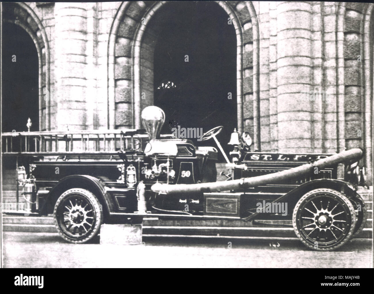 Titolo: Robinson "Jumbo", 1° dimensione, 900 gpm pumper, realizzati in St. Louis 1913. Servita per prima con il motore Co 50, venduto nel 1935 a Kinloch Volunteer Fire Dept. . 1913. Foto Stock