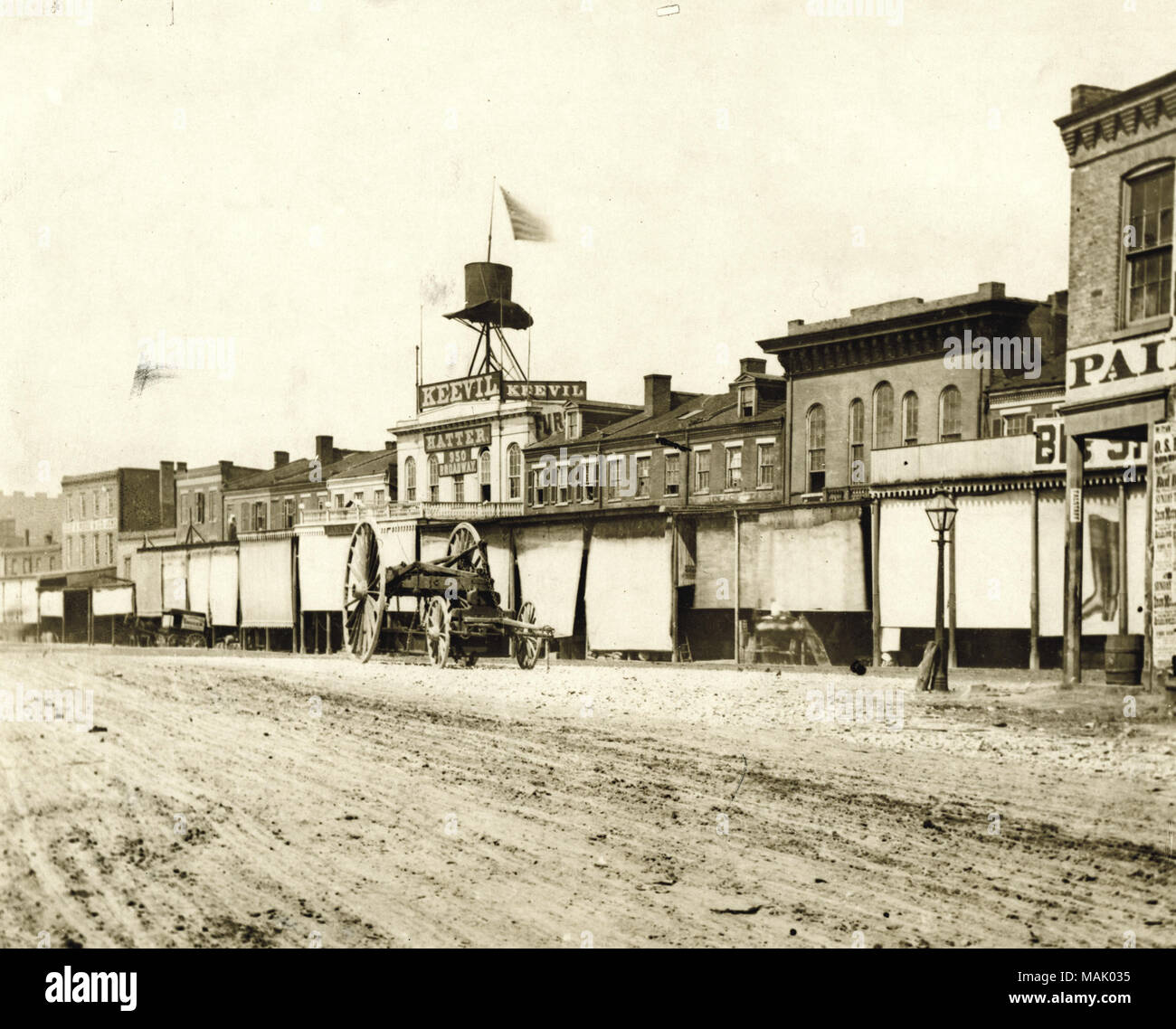 La costruzione di edifici commerciali lungo Broadway a sud di Carr Street. Keevil Hatter è raffigurato a 950 Broadway. Titolo: Broadway a sud di Carr Street. . 1876. Emil F. BUHL Foto Stock