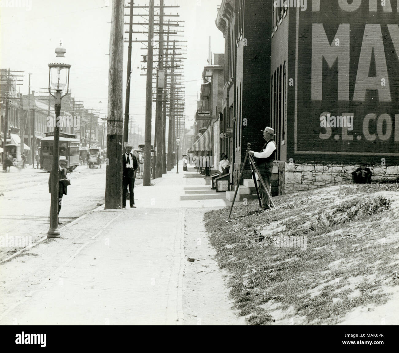 Titolo: Geometra al lavoro al 1219 Franklin Street. . 1910. Foto Stock