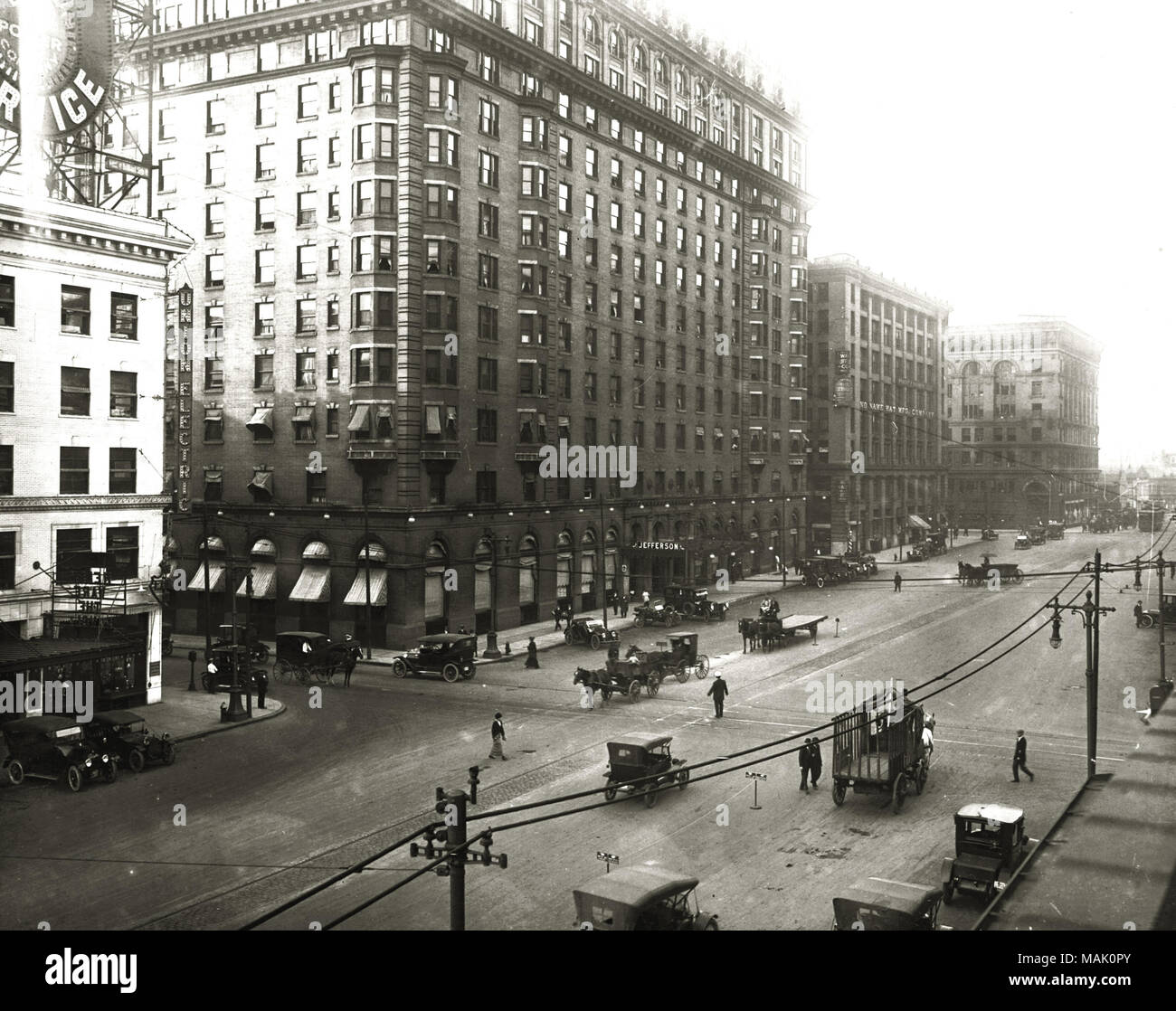 Titolo: Jefferson Hotel e Unione edifici elettrico nel punto di intersezione tra la dodicesima e la locusta strade. . Circa 1916. Foto Stock