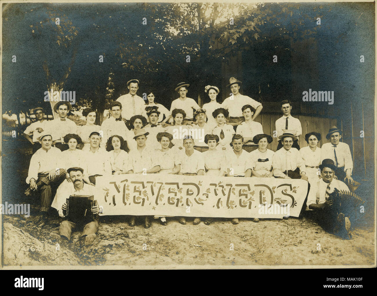 Titolo: "Mai - sposi" [Summer Camp musicale gruppo]. . Circa 1910. William H. Trefts Foto Stock