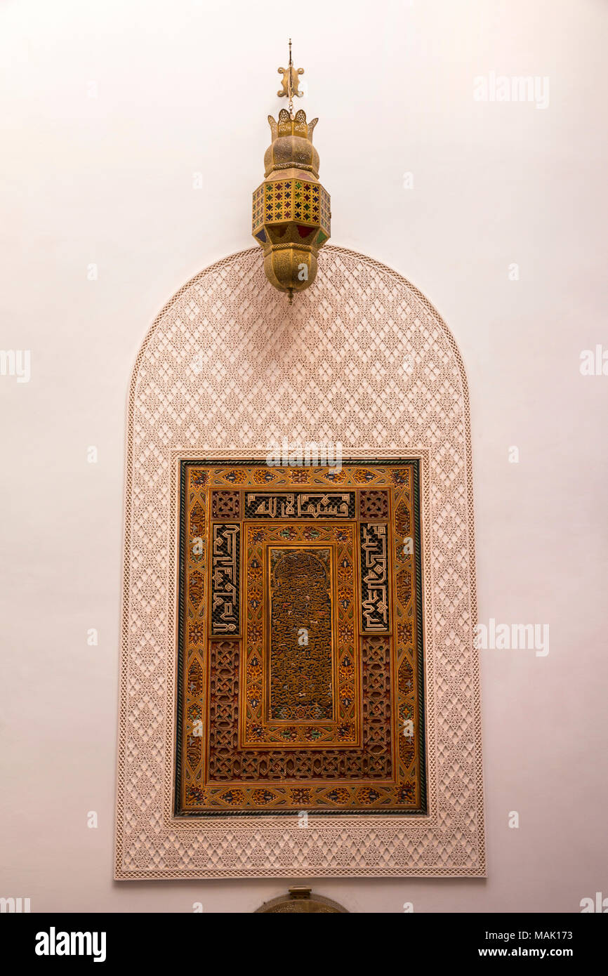 Il Marocco, Fes, Arset Bennis Douh, Riad Mazar, marocchini tradizionali pannelli decorati Foto Stock