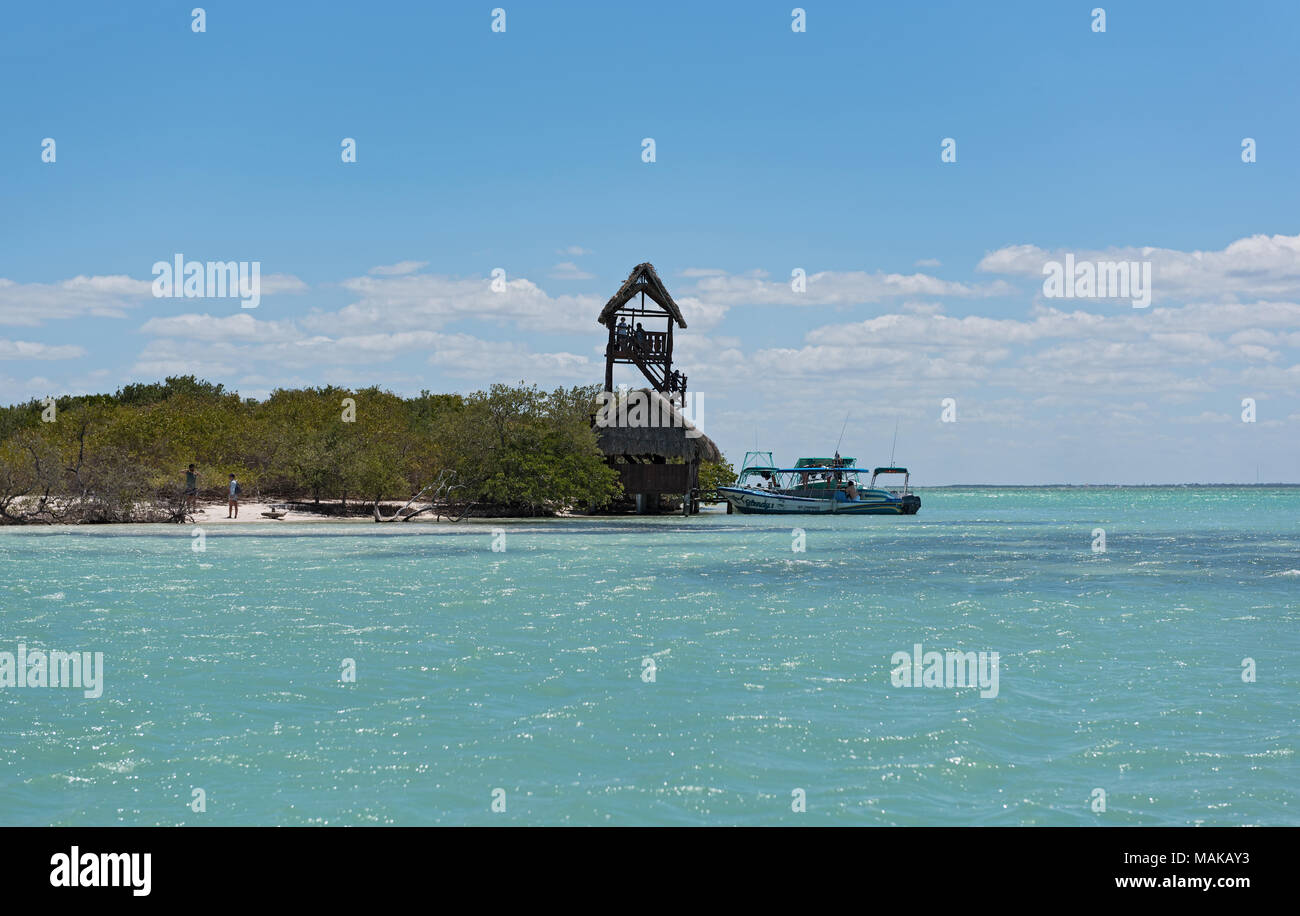 Torre di osservazione sull'isola degli uccelli Isla Pasion, l'isola di Holbox, Messico Foto Stock