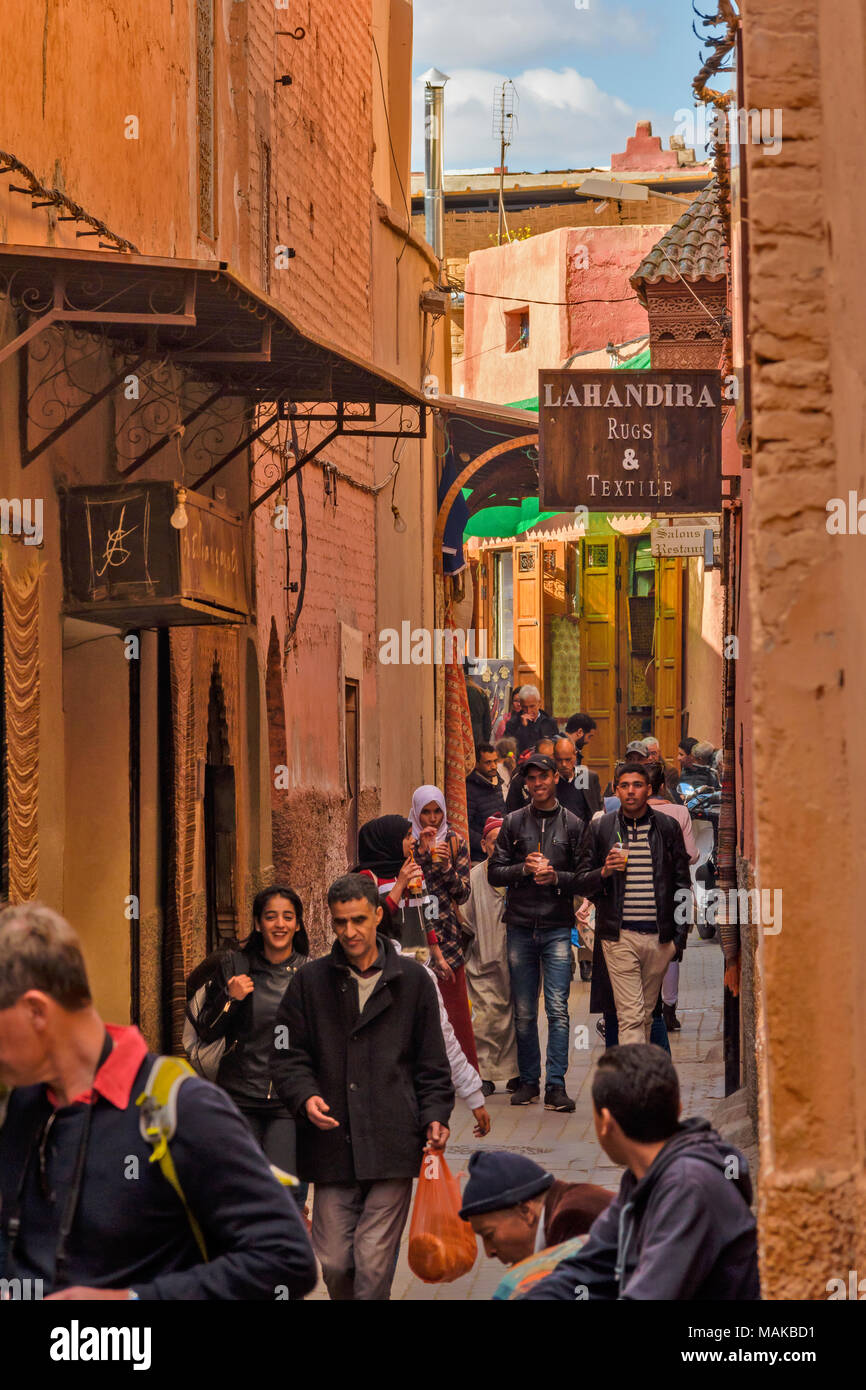 Il Marocco Marrakech Jemaa el Fna MEDINA SOUK strette viuzze del mercato Foto Stock