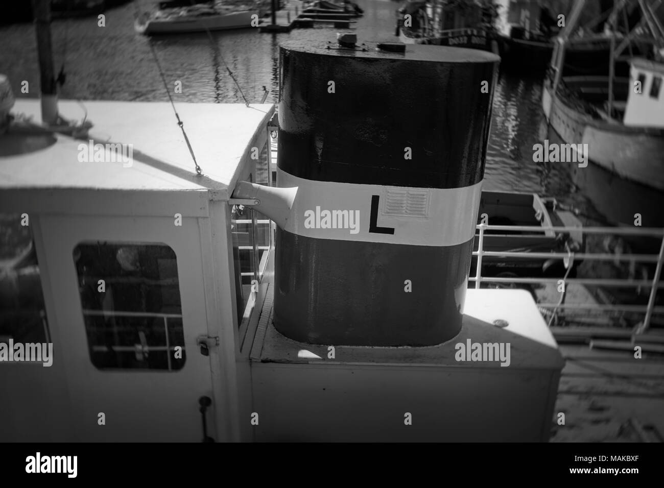 Dettaglio ad imbuto del M V Karina il Laxey società di rimorchio nel porto di Douglas, Isola di Man Foto Stock