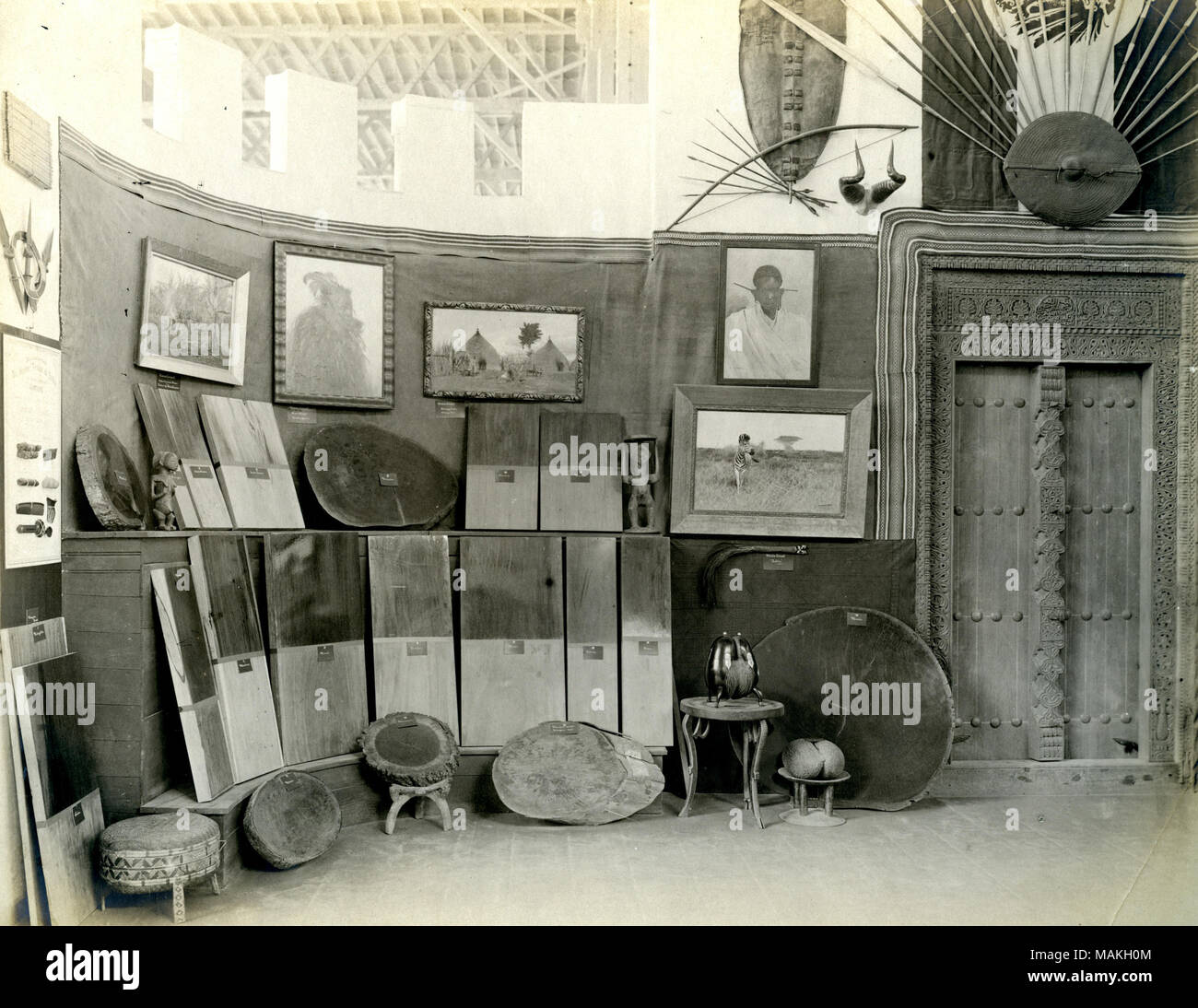 Titolo: Tedesco East African presentano. [Dipinti e boschi]. [Palace di agricoltura]. (1904 Fiera Mondiale). . 1904. Foto Stock