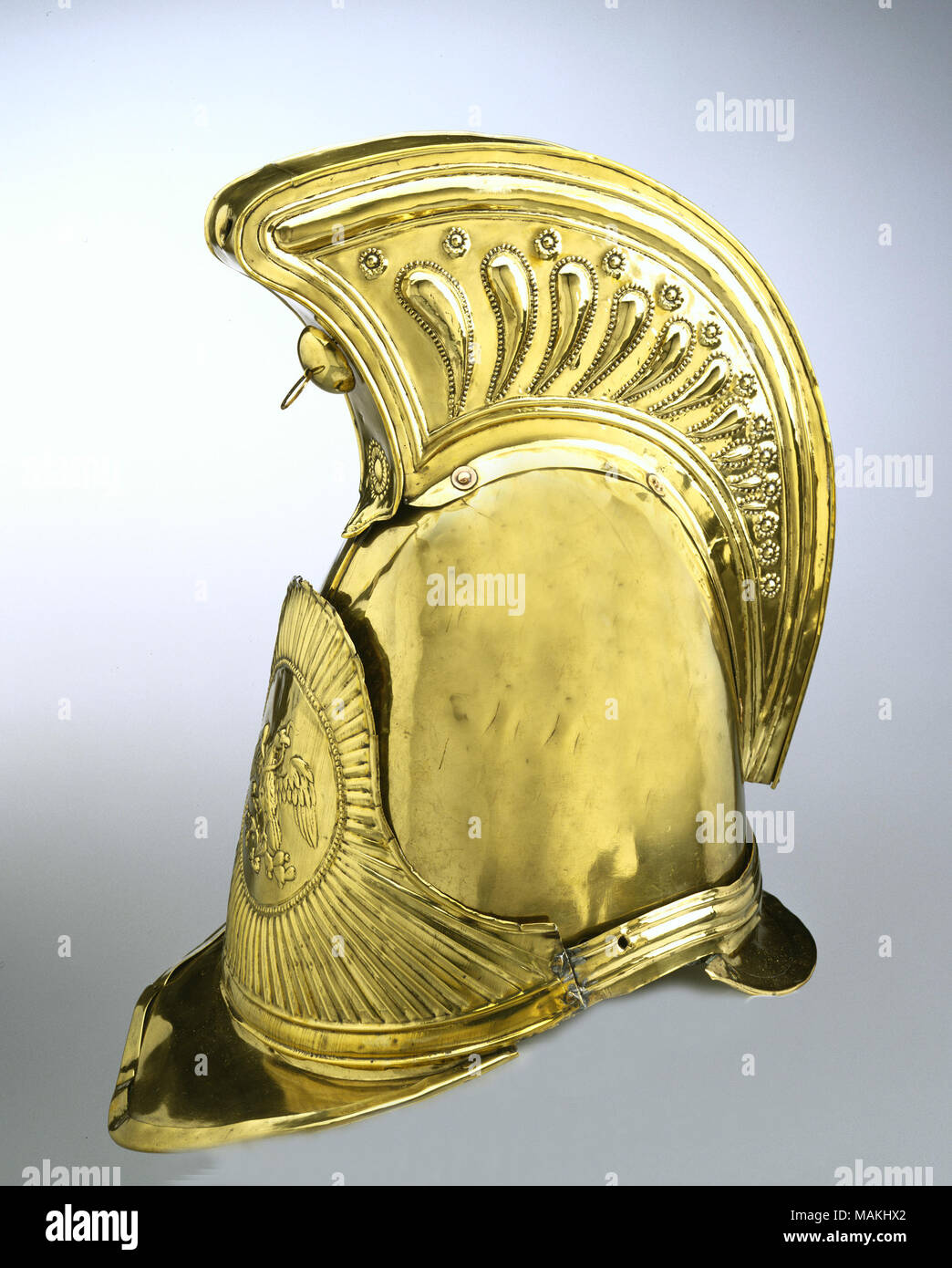 Questo è uno dei diversi pezzi di bottino di guerra ha portato indietro dal Messico da Col. William S. Harney dopo la guerra messicana. Il casco è stato indossato da un cavalryman nell'esercito messicano e possono essere parte della specifica uniforme della Tulancingo Cuirassiers. Titolo: Cavalryman messicano del casco . circa 1847. Foto Stock