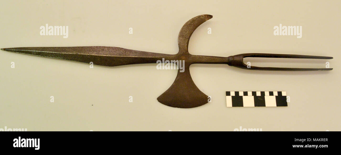 Grande alabarda di ferro capo Titolo: spagnolo, mano-forgiato alabarda testa . prima del 1800. Foto Stock