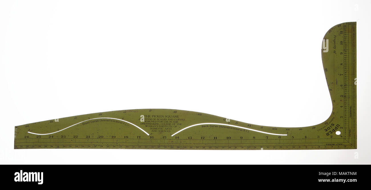 Indumento maker's square per elaborare modelli di abbigliamento. Titolo: Indumento Maker's Square . circa 1915. International Educational Publishing Foto Stock