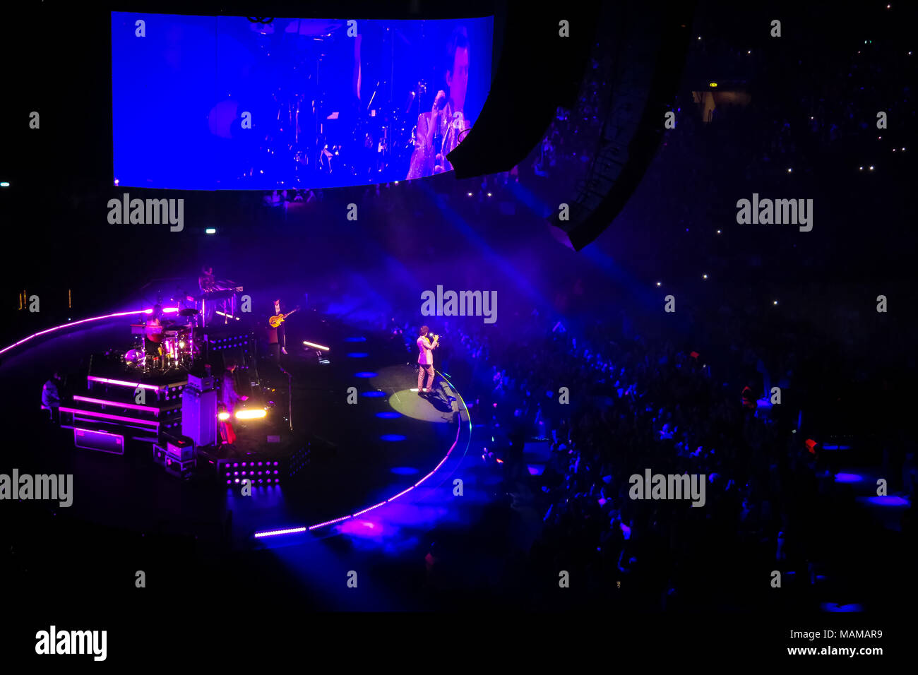 Milano, Italia - 2 aprile 2018. Il pop inglese il cantante Harry Styles esegue un concerto dal vivo al Mediolanum Forum di Assago, Milano. Credito: Alfio Finocchiaro foto / Alamy Live News Foto Stock