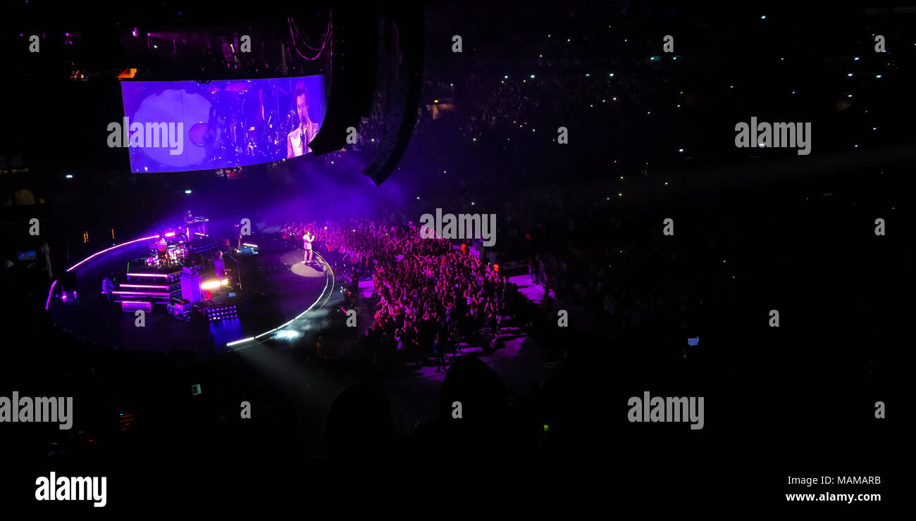 Milano, Italia - 2 aprile 2018. Il pop inglese il cantante Harry Styles esegue un concerto dal vivo al Mediolanum Forum di Assago, Milano. Credito: Alfio Finocchiaro foto / Alamy Live News Foto Stock