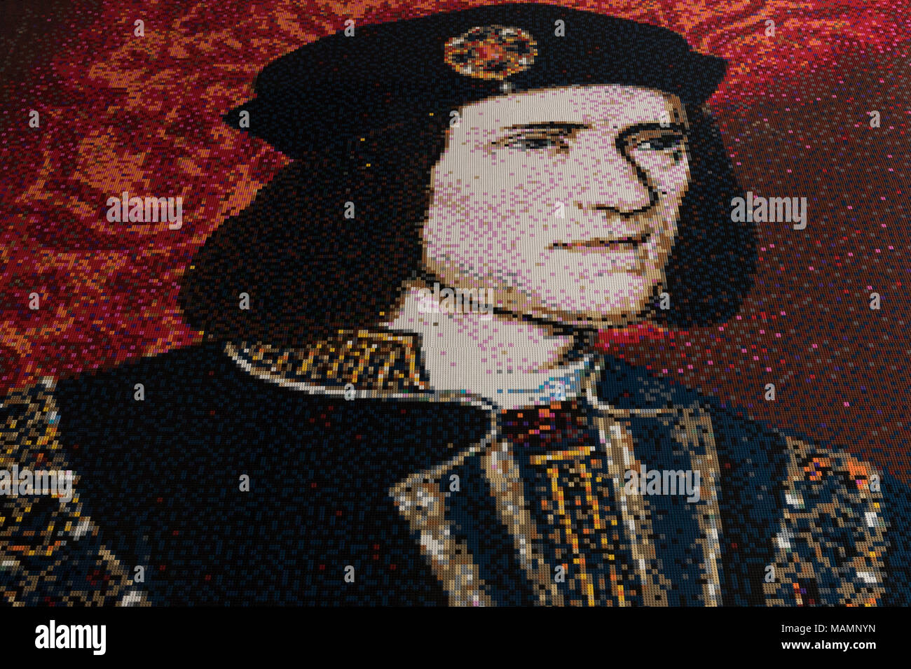 Un grande mosaico di re Richard III, che è fatta di LEGO, sul display all'KRIII Visitor Center di Leicester. Foto Stock