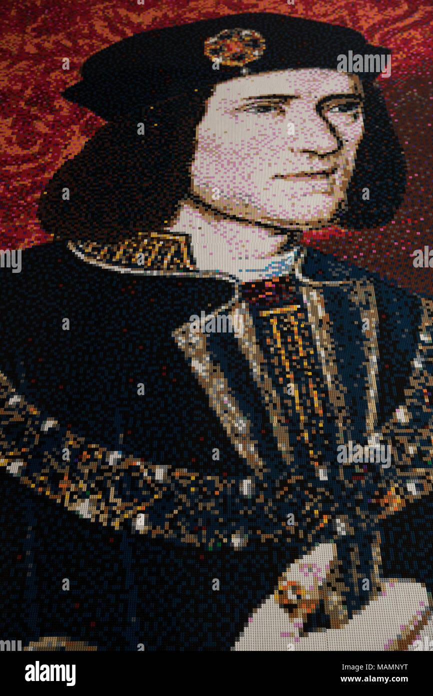 Un grande mosaico di re Richard III, che è fatta di LEGO, sul display all'KRIII Visitor Center di Leicester. Foto Stock
