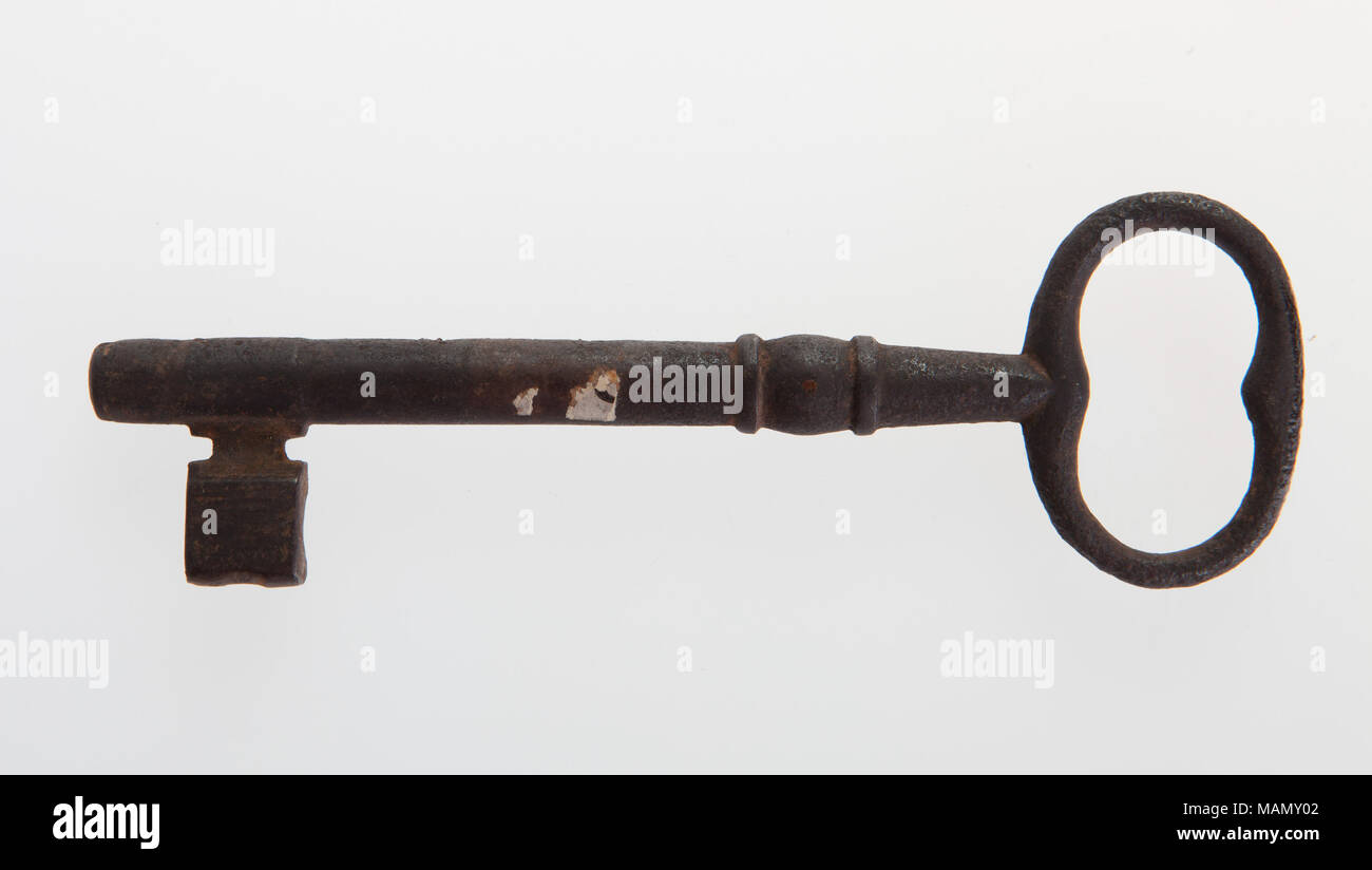 Questa chiave è sostenuto di essere alla cella a Morro Castle che terrà U.S. Navy officer Lt. Richmond P. Hobson. Lui e il suo equipaggio sono stati catturati durante la spagnola guerra americana dopo l'affondamento intenzionale della USS Merrimac in un tentativo non riuscito di ostruire il canale e il blocco in spagnolo delle navi nel porto di Santiago, Cuba durante la notte di giugno 2-3, 1898. Titolo: chiave di Lt. Richmond P. Hobson la cella del carcere a Morro Castle . 1898. Foto Stock
