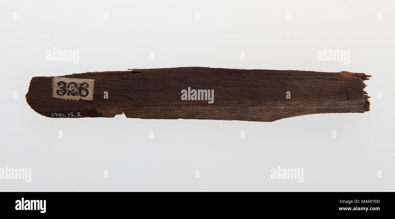 Questo frammento di legno è sostenuto di essere dalla cella a Morro Castle che terrà U.S. Navy officer Lt. Richmond P. Hobson. Lui e il suo equipaggio sono stati catturati durante la spagnola guerra americana dopo l'affondamento intenzionale della USS Merrimac in un tentativo non riuscito di ostruire il canale e il blocco in spagnolo delle navi nel porto di Santiago, Cuba durante la notte di giugno 2-3, 1898. Titolo: frammento di legno dal Lt. Richmond P. Hobson la cella del carcere a Morro Castle . 1898. Foto Stock