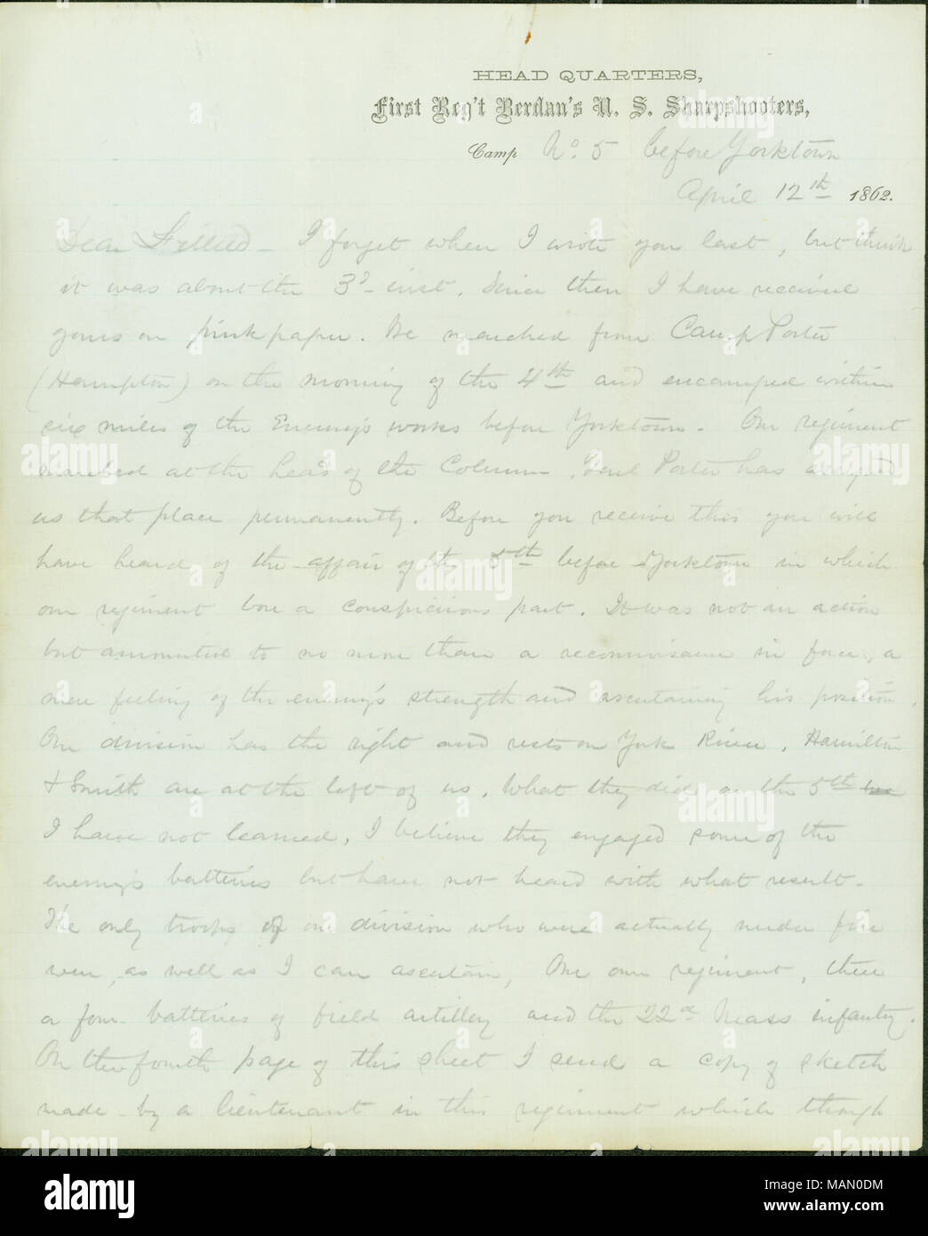 Contiene un conto di azione durante l'Assedio di Yorktown, critica del colonnello Hiram Berdan, e contiene una mano disegnato mappa dell' Unione e posizioni confederati a Yorktown. Titolo: lettera firmata George [George Hastings], Yorktown a Lillie [Lillie Umsted], 12 aprile 1862 . 12 aprile 1862. Hastings, George G. Foto Stock