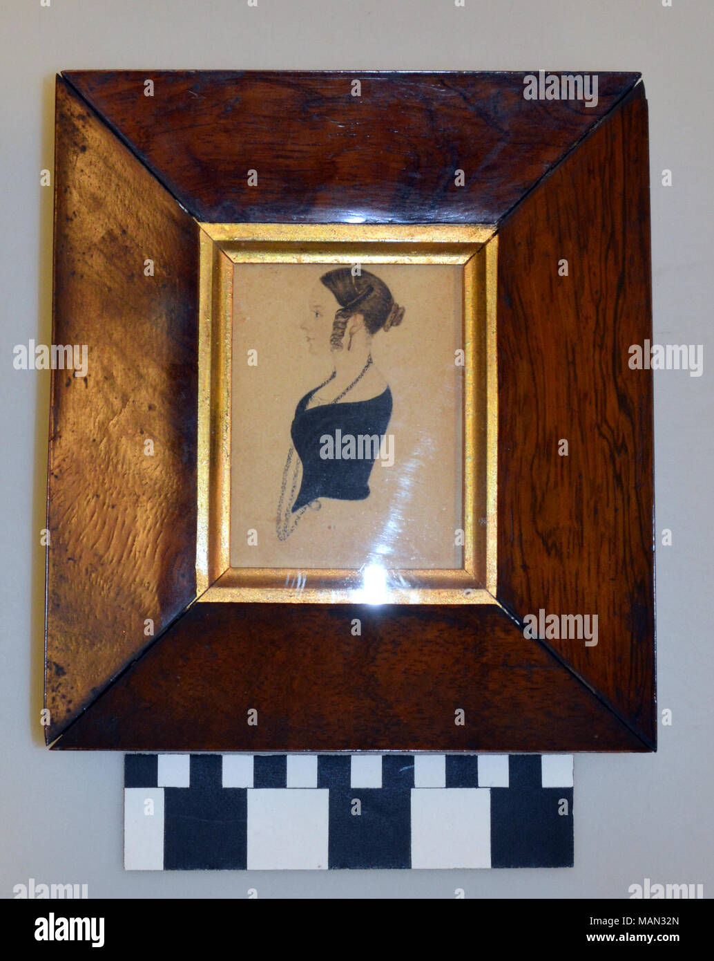 Miniatura ritratto ad acquerello di Eliza Acciaio nero. Questa serie di ritratti furono realizzati in Edimburgo e acquistato da Matthew acciaio durante il suo viaggio di nozze in 1840. Successivamente ha realizzato i telai per le miniature quando tornò alla sua bottega in Irlanda del Nord. Matteo e Eliza acciaio successivamente spostata a St Louis dove Matteo ha lavorato come un carrello maker. Titolo: ritratto in miniatura di Eliza Acciaio nero . 1840. Foto Stock