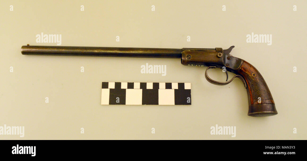 Spesso noto come 'Imbalsamatore Special' per la sua preferenza da alcuni cacciatori per ottenere pelli con il minimo danno. Alcuni di Stevens' pocket fucili potrebbe essere equipaggiato con una tracolla staccabile stock, anche se questa non dispone di tale funzionalità. Titolo: Stevens Nuovo modello Pocket fucile . circa 1912. Bracci di Stevens Company Foto Stock