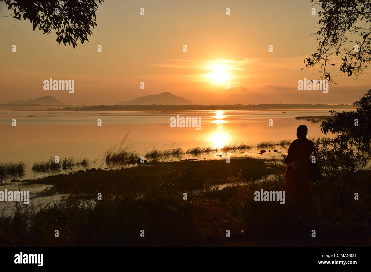 Alba sul Nuwara Wewa, Sri Lanka Foto Stock