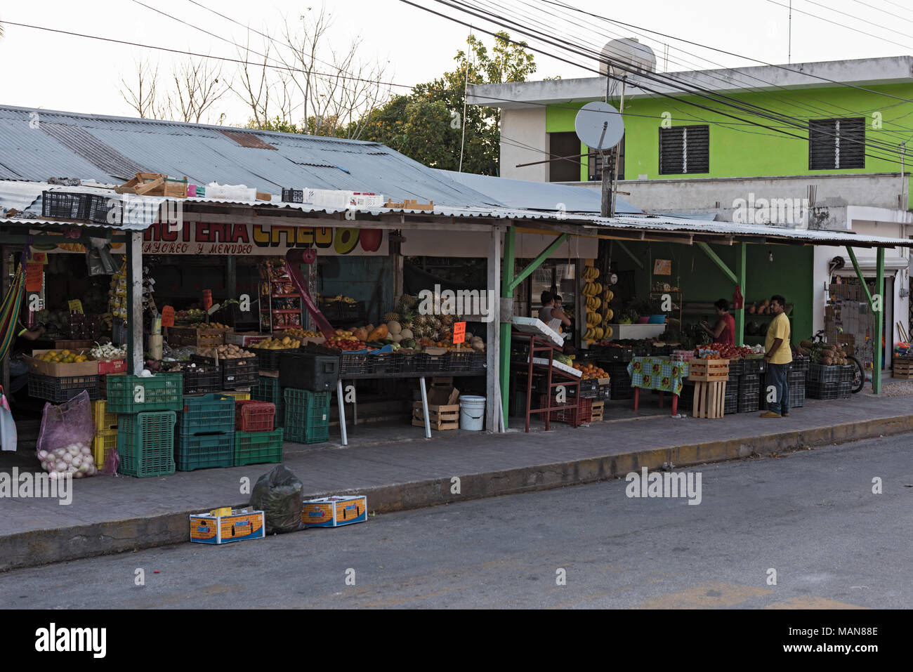La frutta e la verdura in negozio Xpujil, Campeche, Messico Foto Stock
