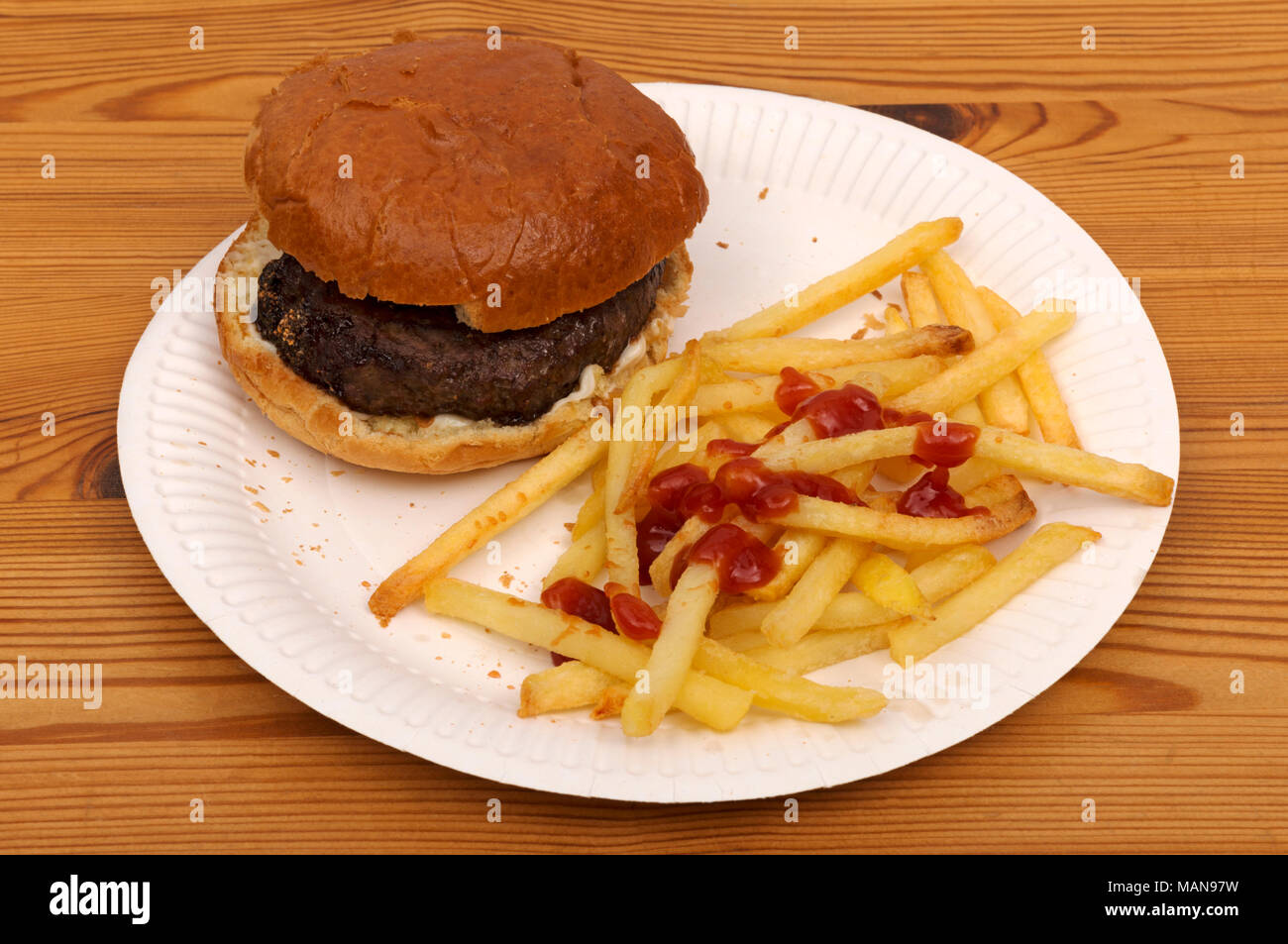 In casa carni bovine hamburger e patatine Foto Stock